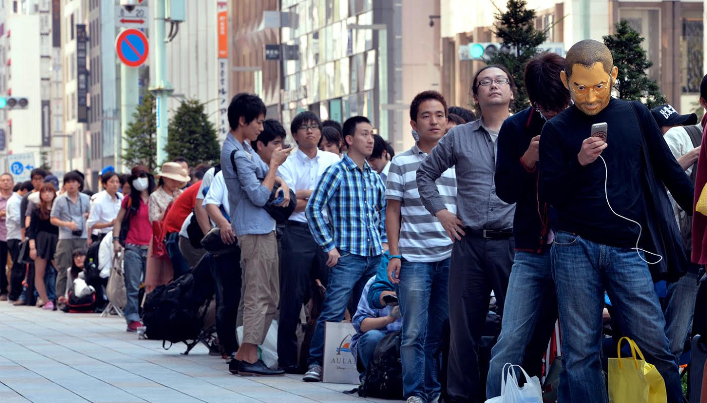 line outside of Apple