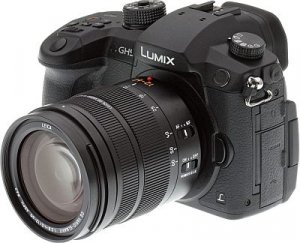 Panasonic GH5 20.3MP and 4K 60fps 4:2:2 10-b Mirrorless ILC camera